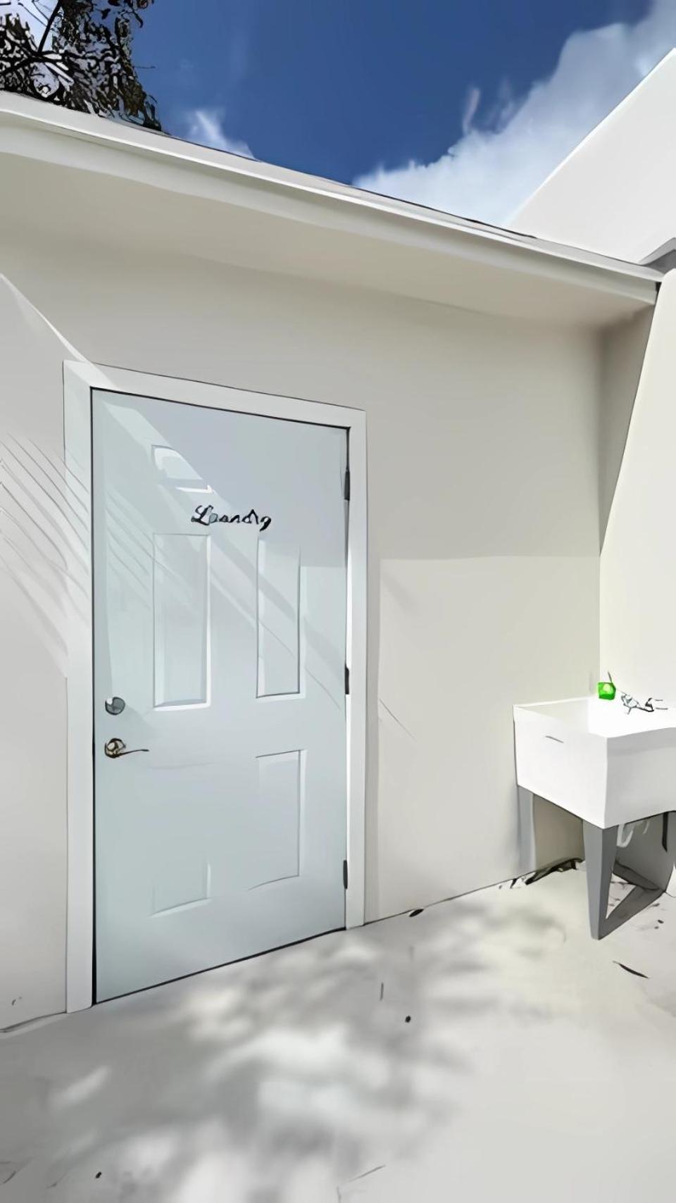 Private Close To Airport - Free Parking - 01 *